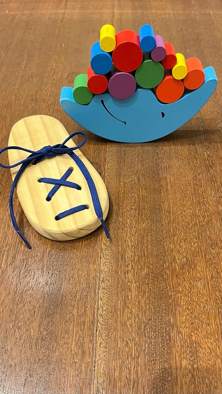 Brinquedo de equilíbrio e treinamento para  amarração de cadarço