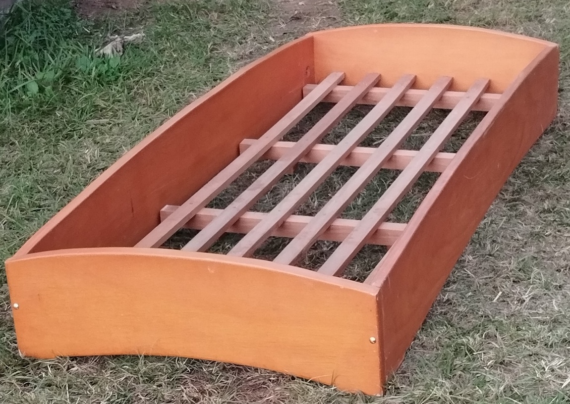 Cama de solteiro madeira maciça