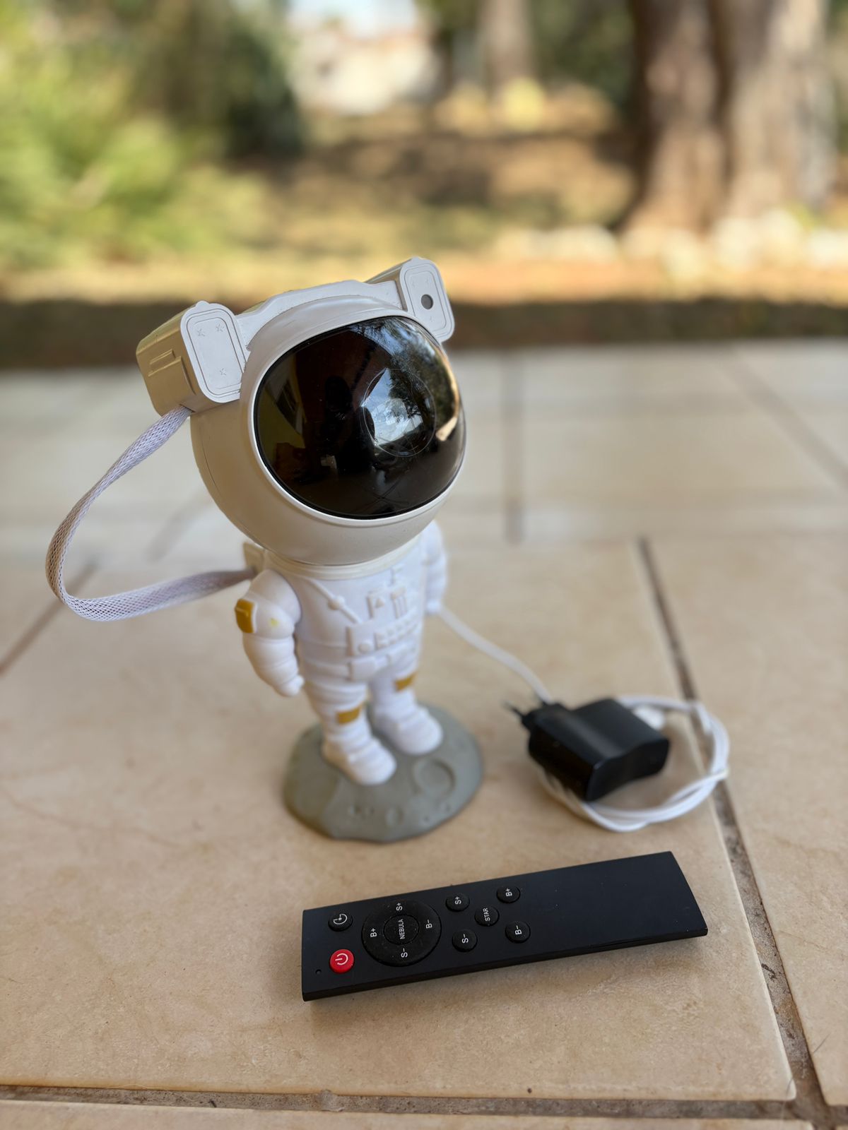 Luminária em formato de astronauta